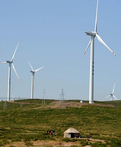 這是內(nèi)蒙古自治區(qū)通遼市境內(nèi)的阿日昆都冷風(fēng)電場(chǎng)(9月2日攝)。新華社記者 張領(lǐng) 攝